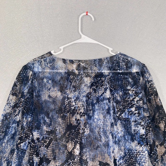 Chicos Blouse Womens 0 Black Blue Animal Print 3/4 Sleeve Sheer Buttons Fitted - Picture 13 of 14